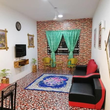 Homestay Camelia Kuala Terengganu - Seroja House Bagian luar foto