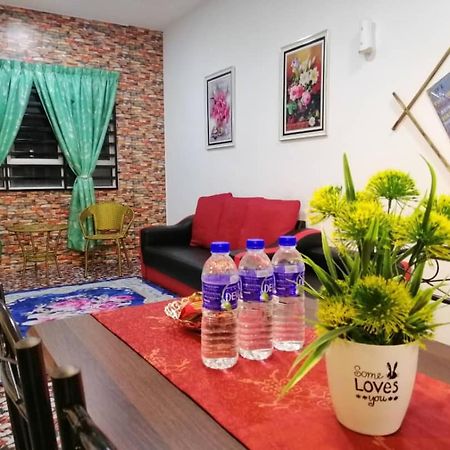 Homestay Camelia Kuala Terengganu - Seroja House Bagian luar foto