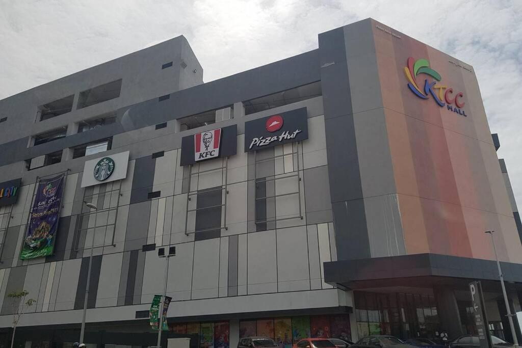 Homestay Camelia Kuala Terengganu - Seroja House Bagian luar foto