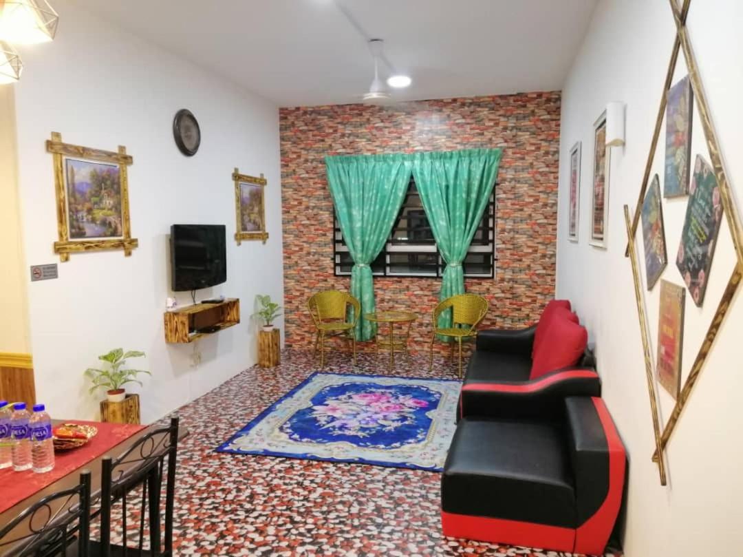 Homestay Camelia Kuala Terengganu - Seroja House Bagian luar foto