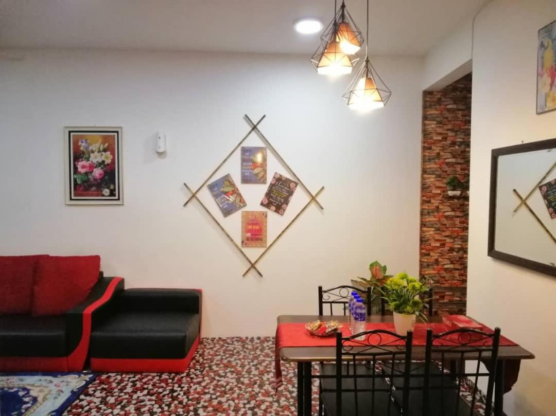 Homestay Camelia Kuala Terengganu - Seroja House Bagian luar foto