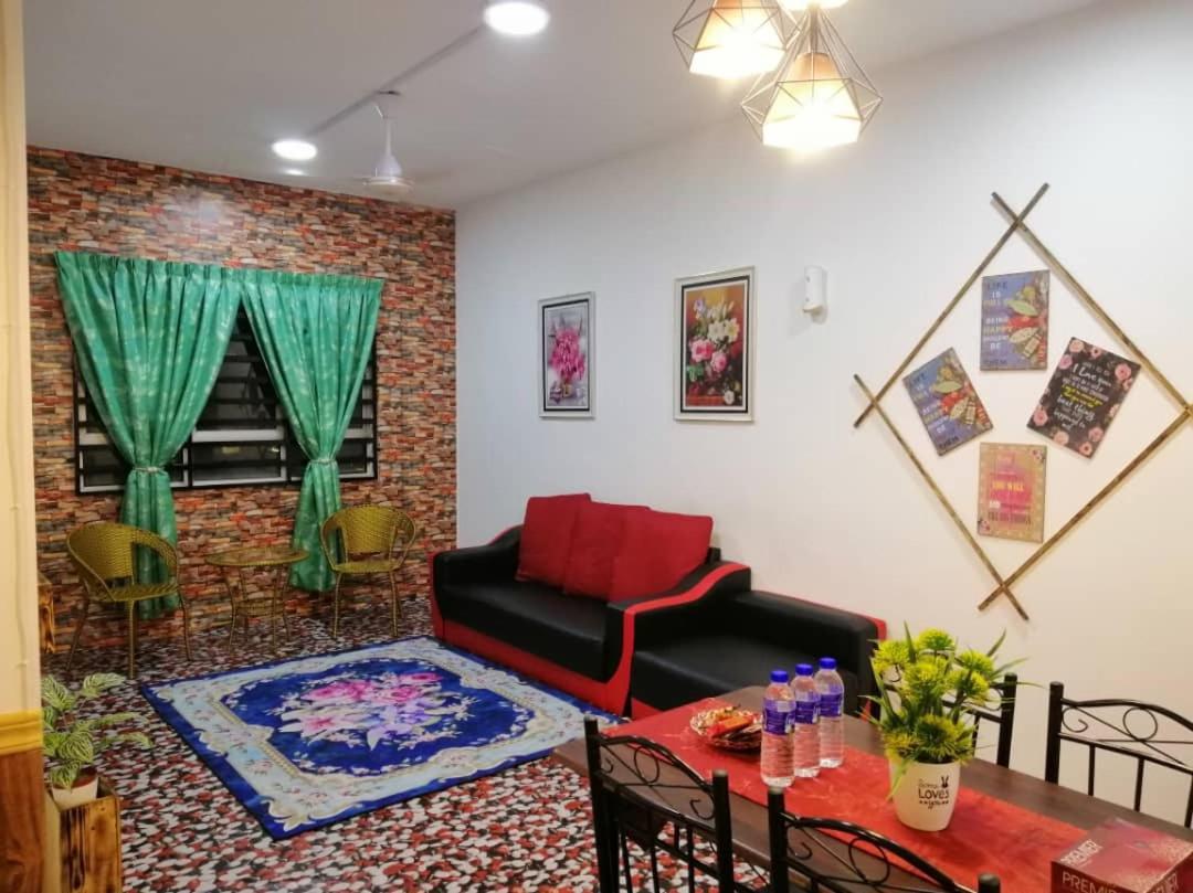 Homestay Camelia Kuala Terengganu - Seroja House Bagian luar foto