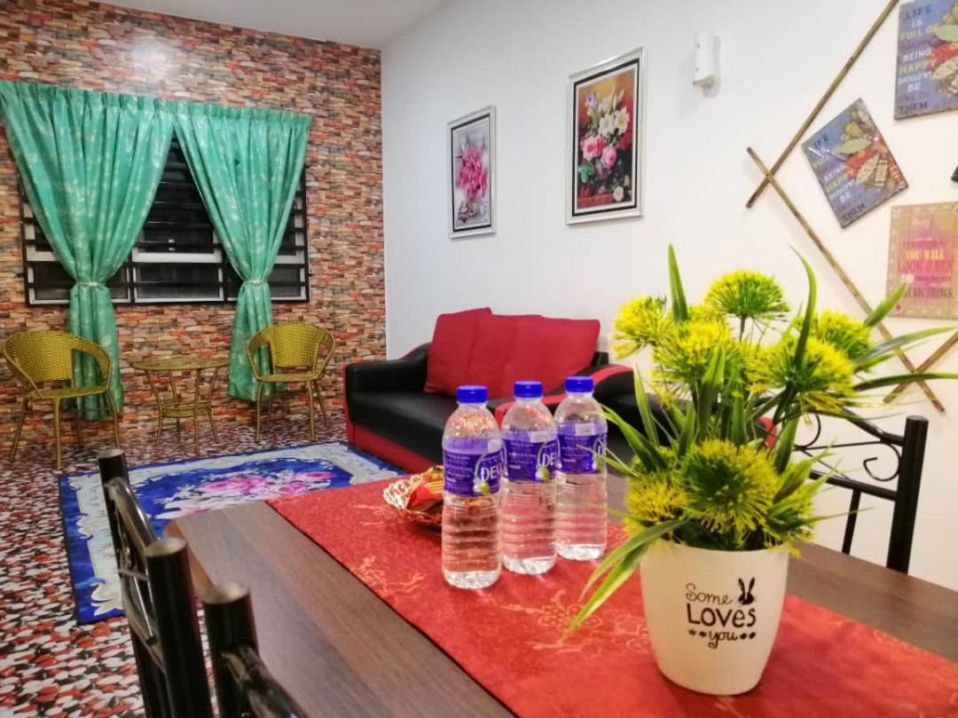 Homestay Camelia Kuala Terengganu - Seroja House Bagian luar foto