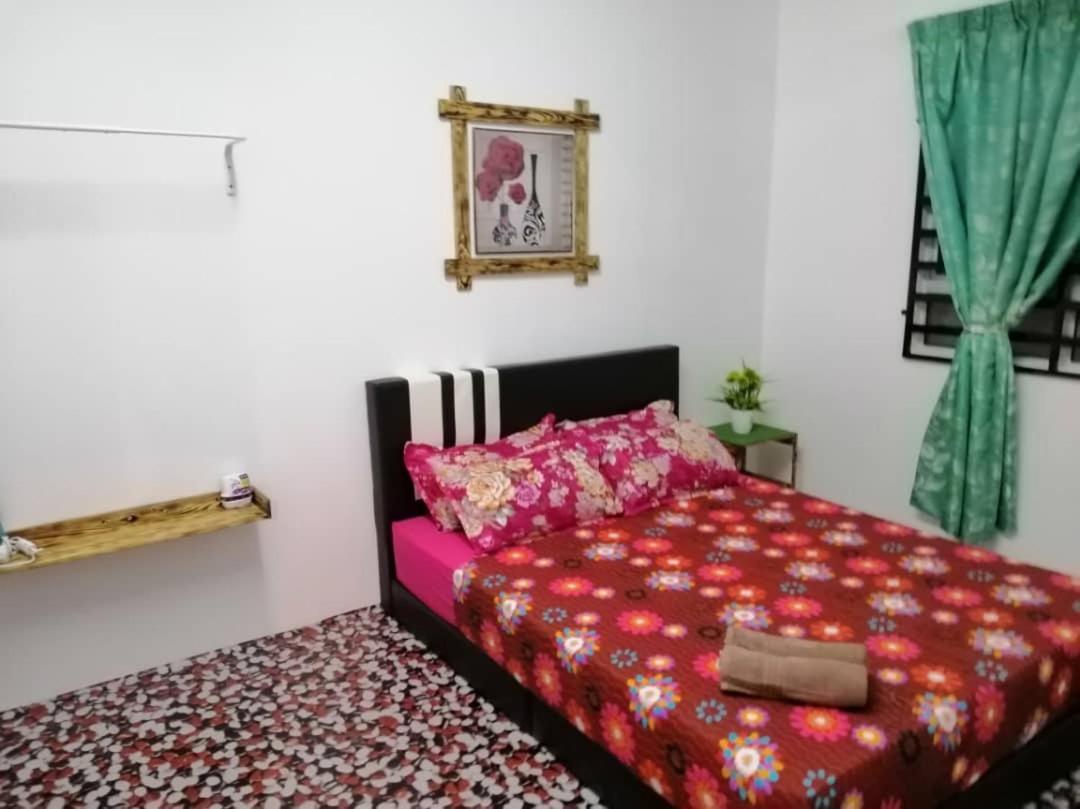 Homestay Camelia Kuala Terengganu - Seroja House Bagian luar foto